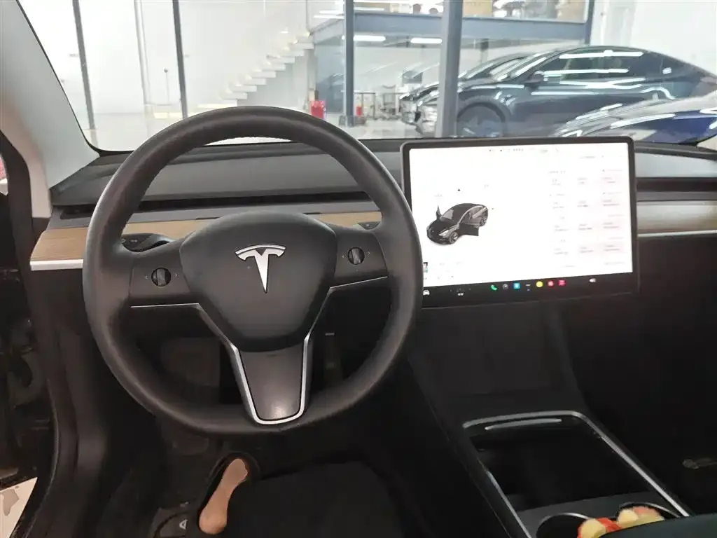 Tesla Model 3 — фото 3