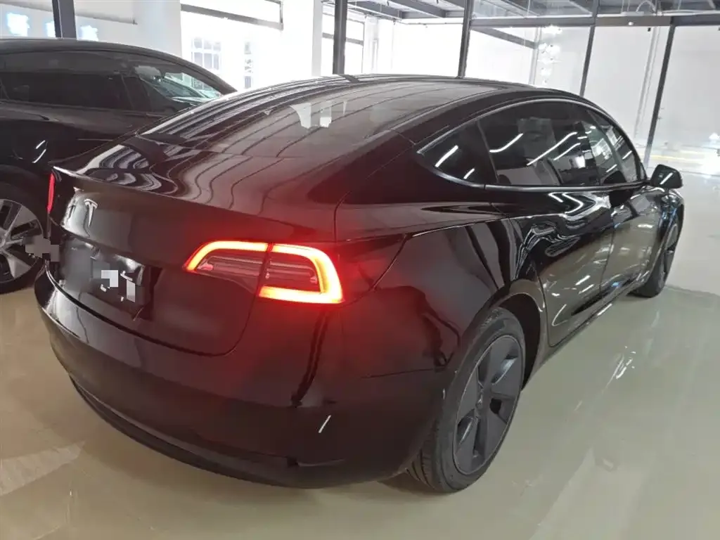 Tesla Model 3 — фото 9