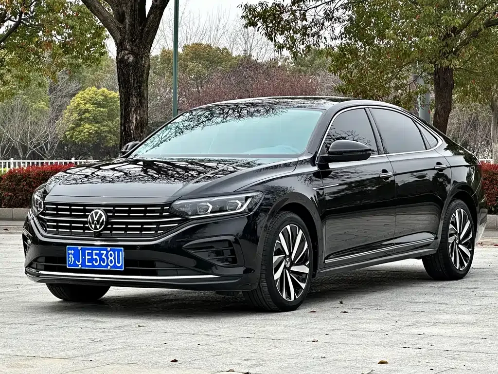 Volkswagen Passat — фото 1