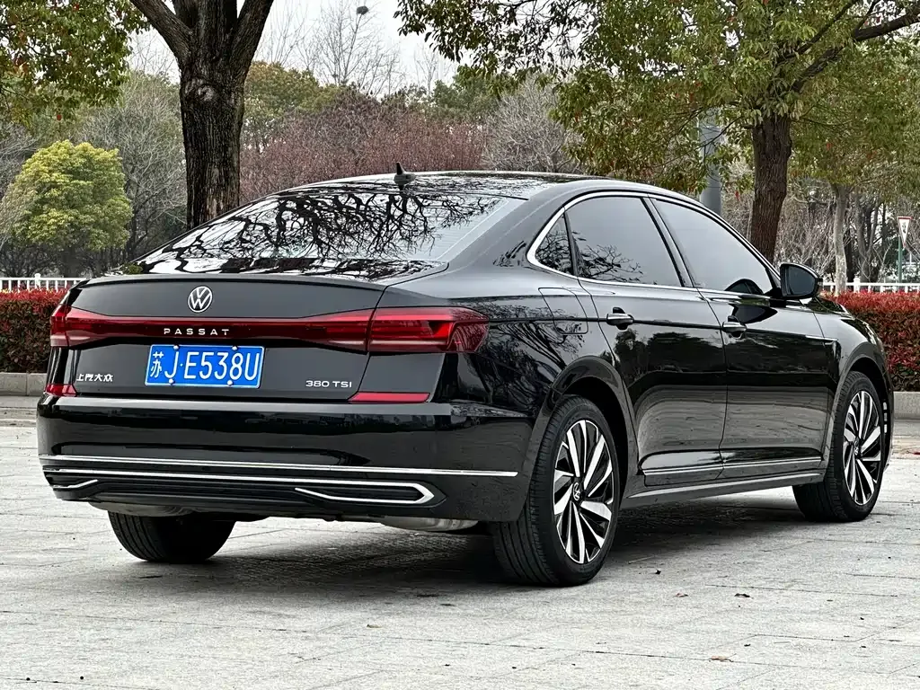 Volkswagen Passat — фото 8