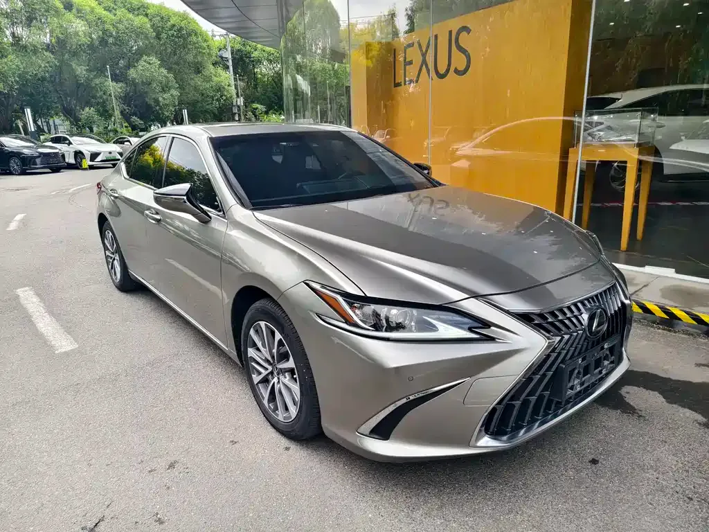 Lexus ES — фото 10