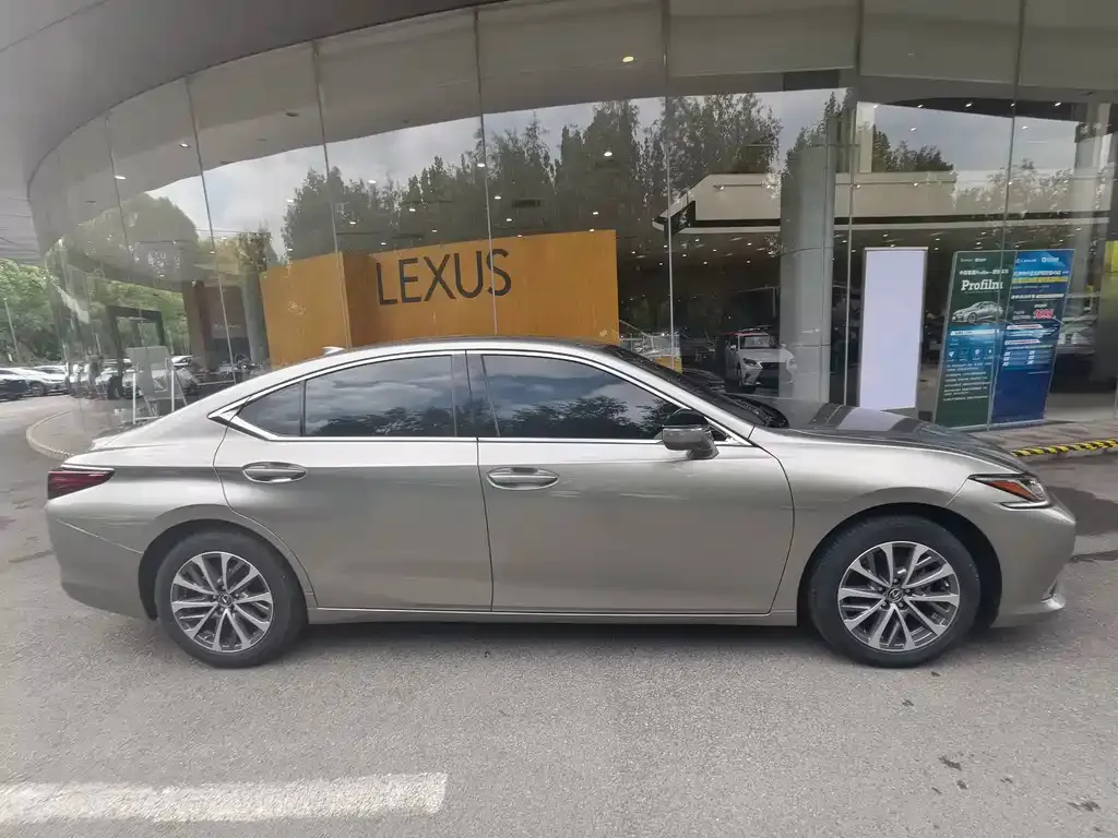 Lexus ES — фото 9