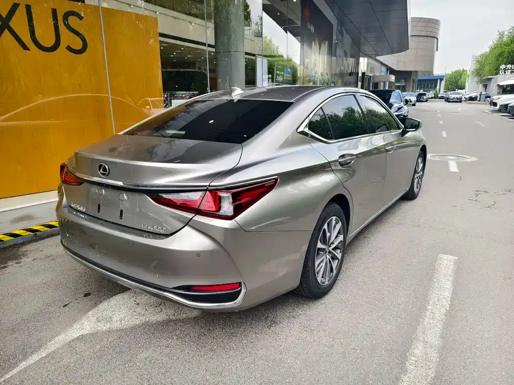 Lexus ES — фото 6