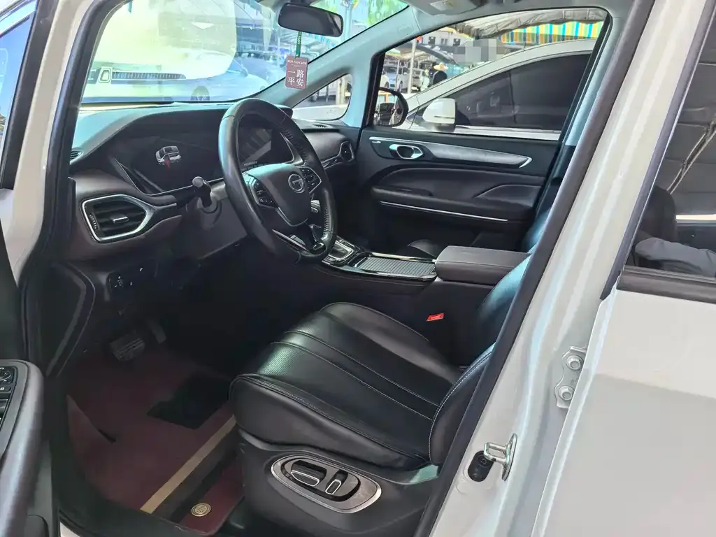 GAC Motor Trumpchi M6 — фото 10