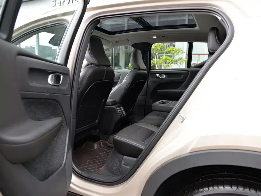Volvo XC40 — фото 2
