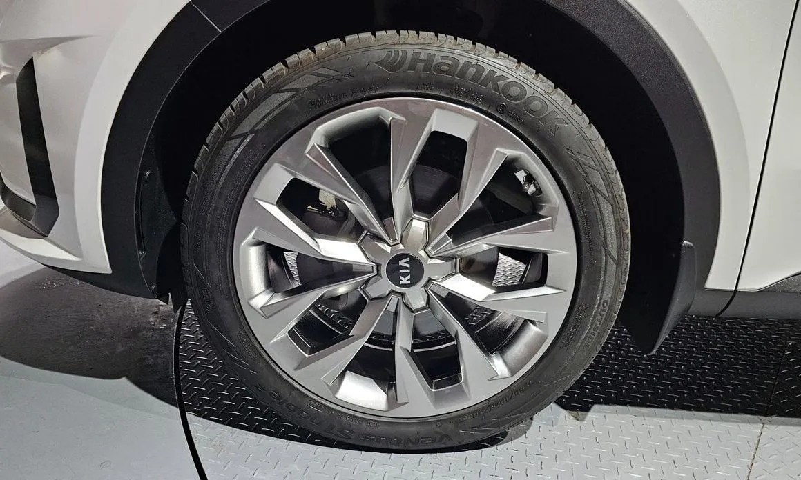 Kia Sorento — фото 8