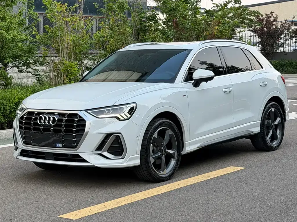 Audi Q3 — фото 1