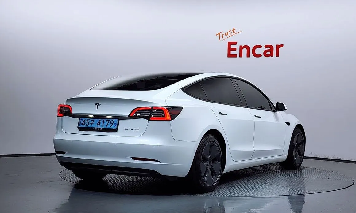 Tesla Model 3 — фото 2