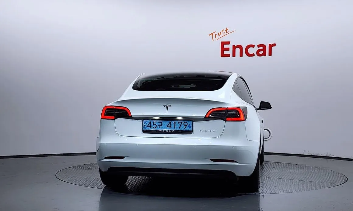 Tesla Model 3 — фото 5