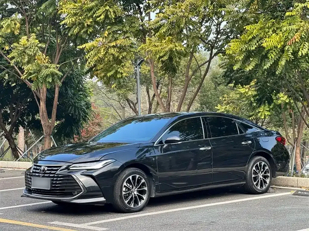 Toyota Avalon — фото 1