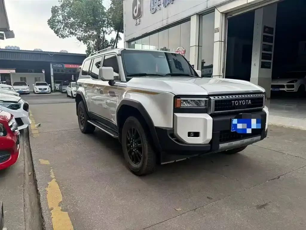 Toyota Prado 2024 из CN, фото 2
