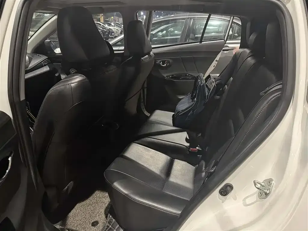 Toyota Yaris L — фото 3