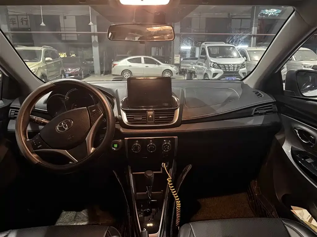 Toyota Yaris L — фото 6