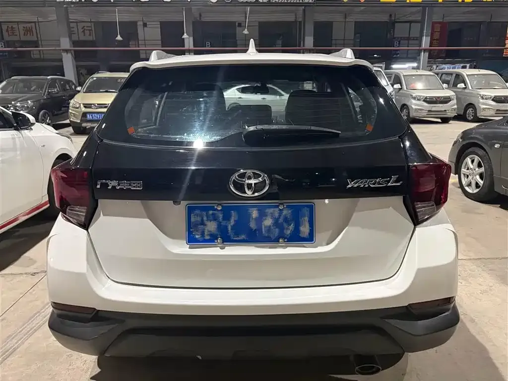Toyota Yaris L — фото 9