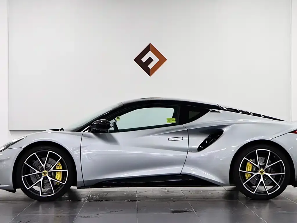 Lotus Emira — фото 10