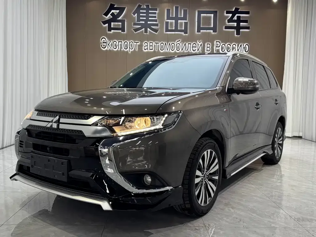Mitsubishi Outlander — фото 1