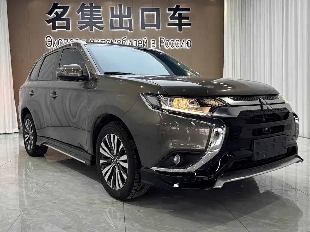 Mitsubishi Outlander — фото 9