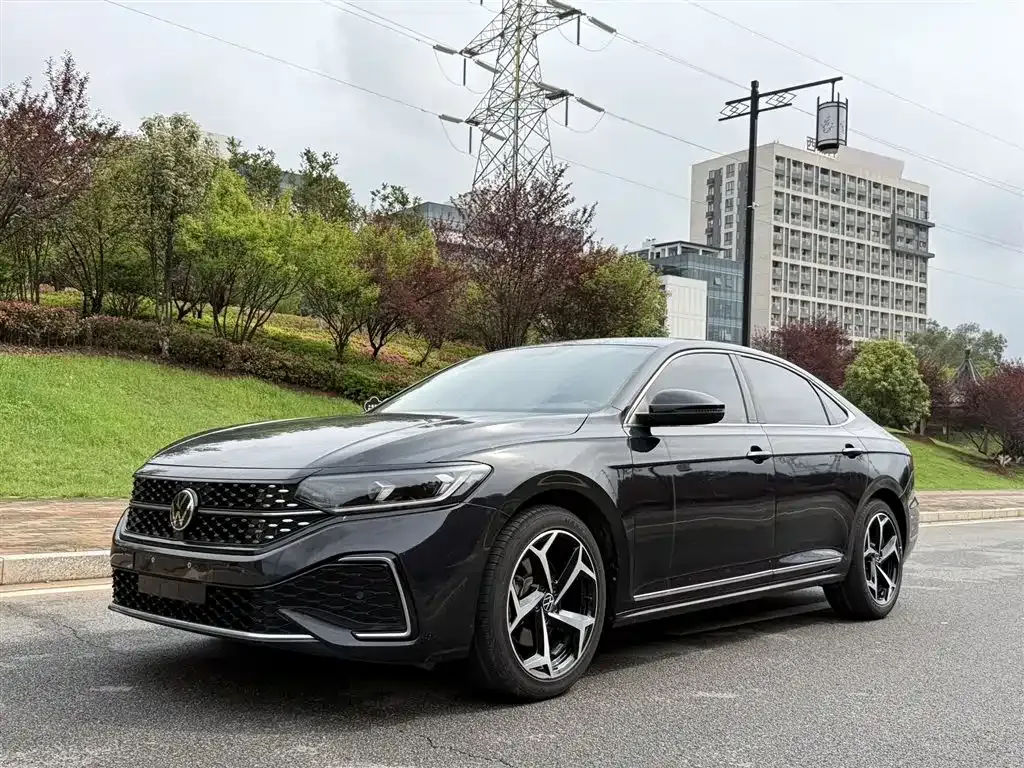 Volkswagen Passat — фото 1