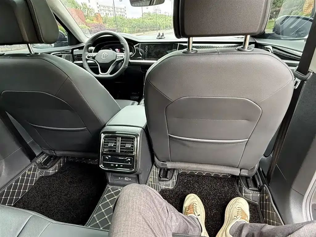 Volkswagen Passat — фото 10