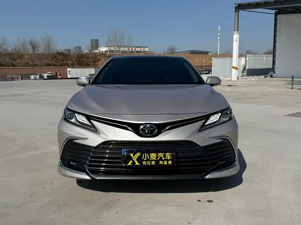 Toyota Camry — фото 10