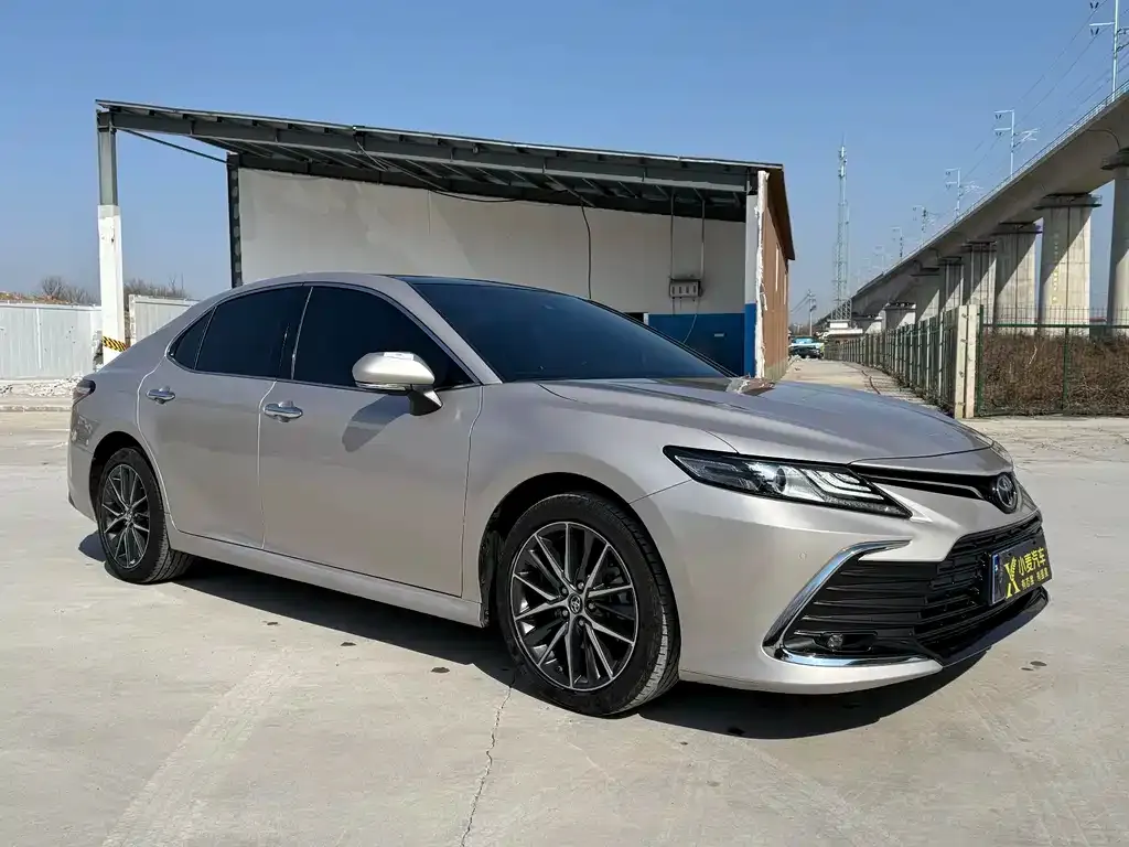 Toyota Camry — фото 9