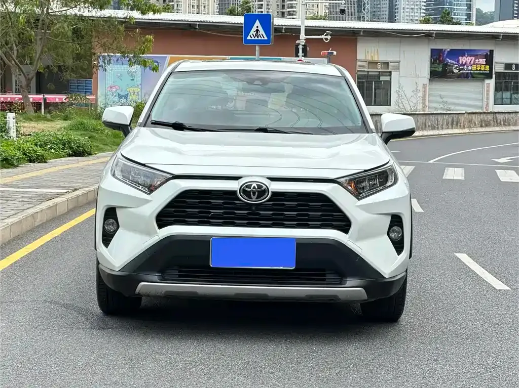 Toyota RAV4 — фото 9
