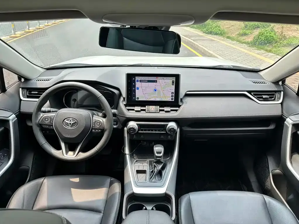 Toyota RAV4 — фото 2