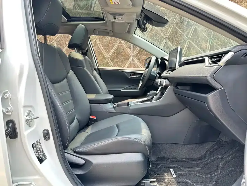 Toyota RAV4 — фото 3