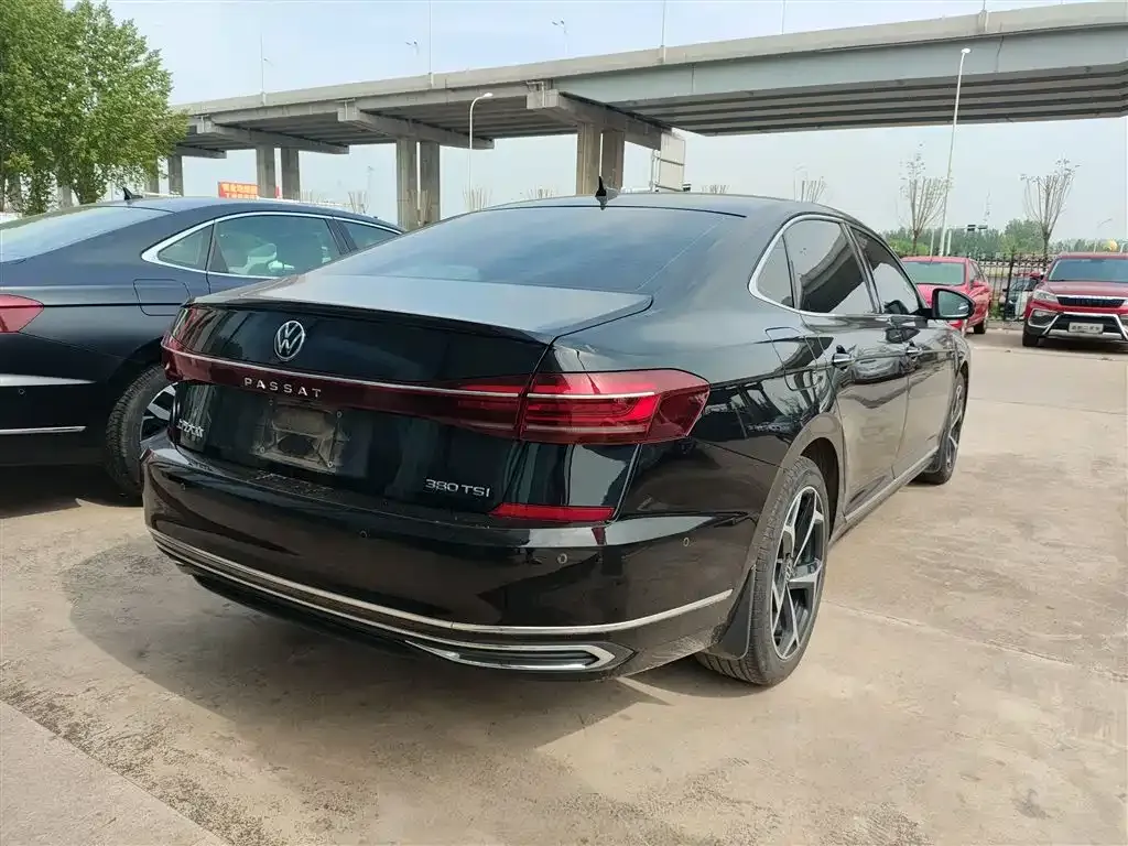 Volkswagen Passat — фото 6