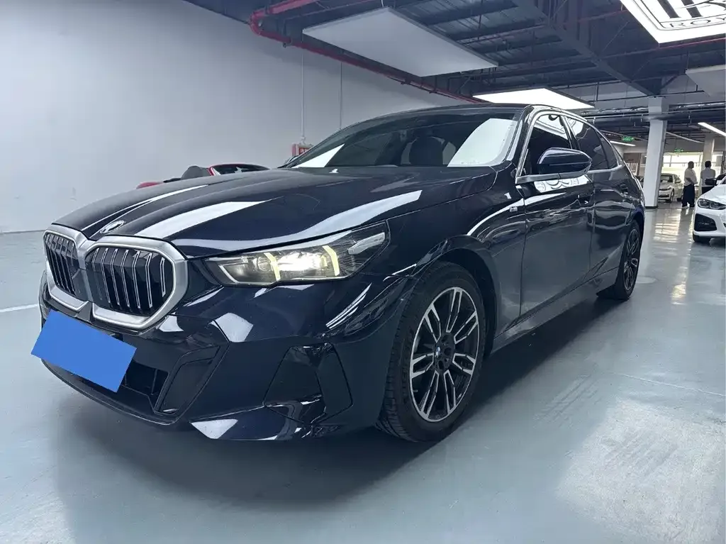 BMW 5 Series — фото 1