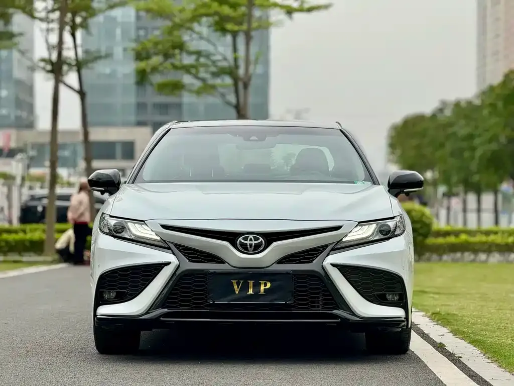 Toyota Camry — фото 10