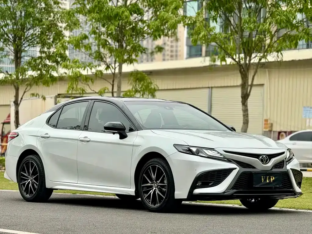 Toyota Camry — фото 6