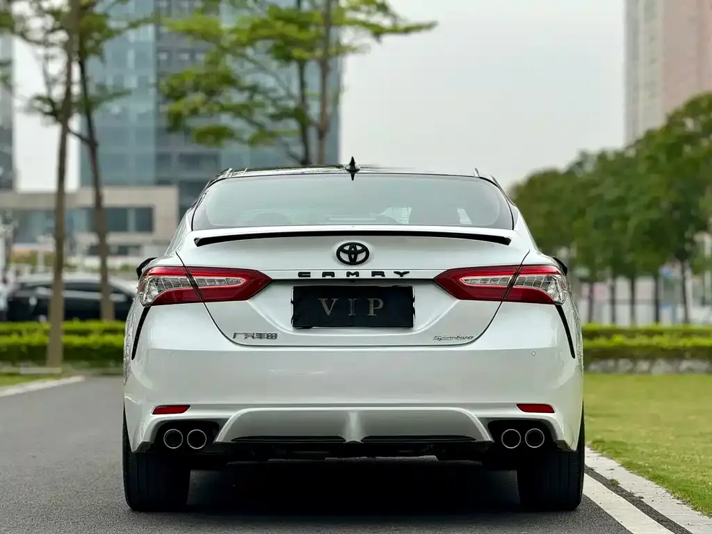 Toyota Camry — фото 4