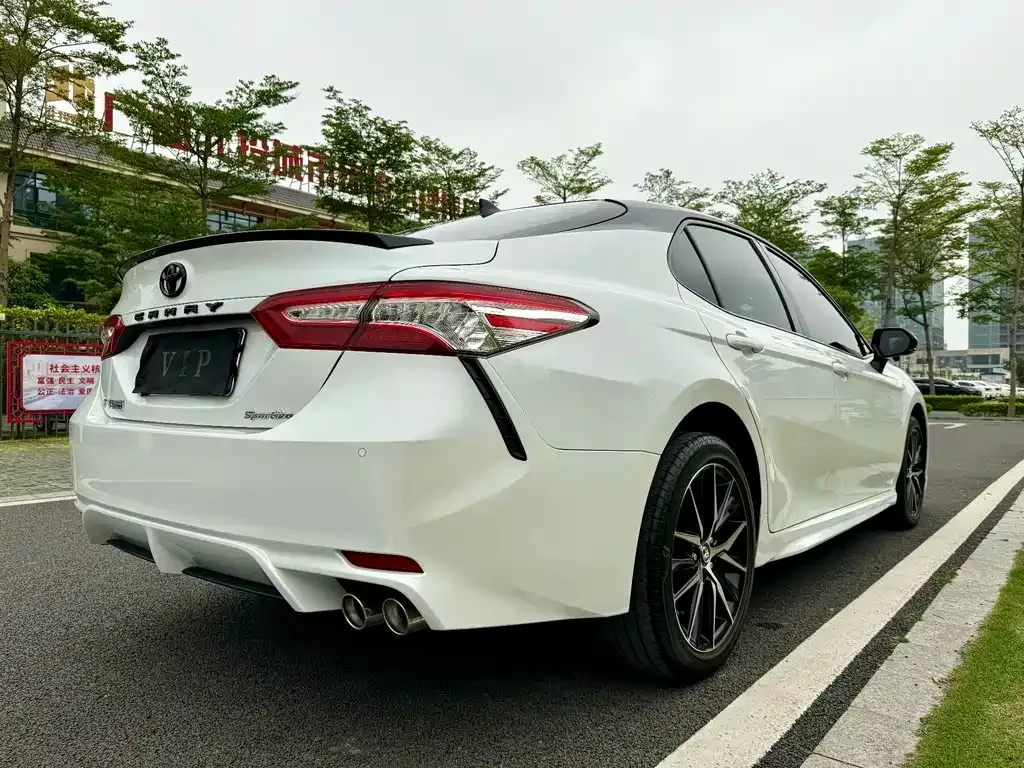 Toyota Camry — фото 7