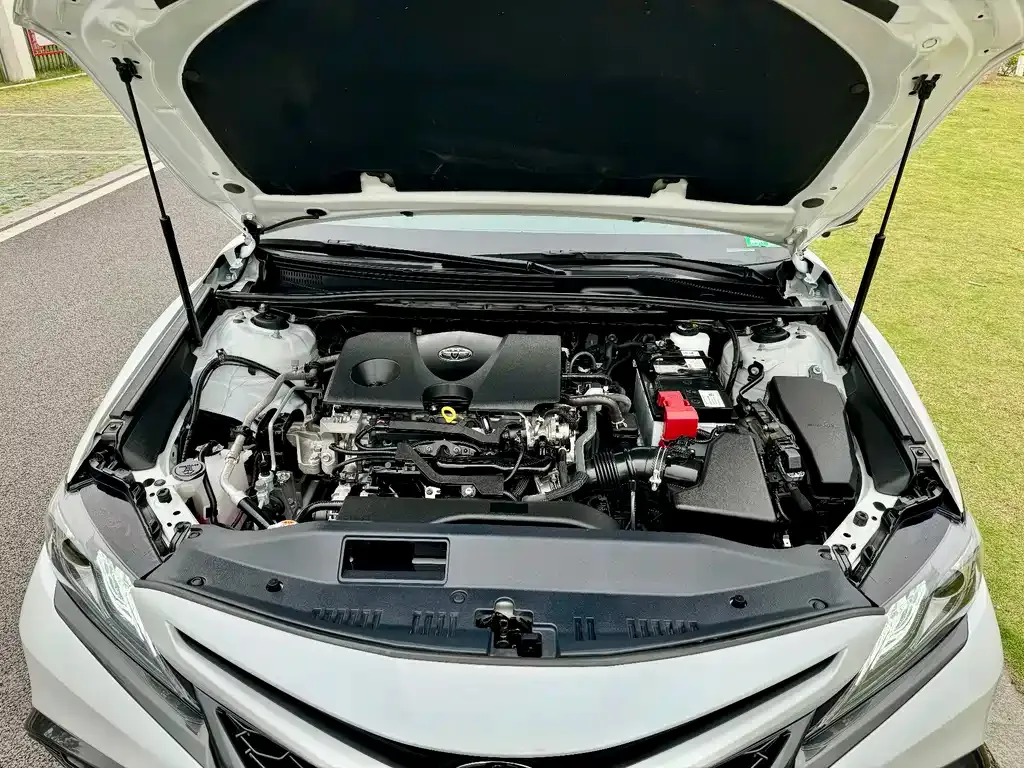 Toyota Camry — фото 8