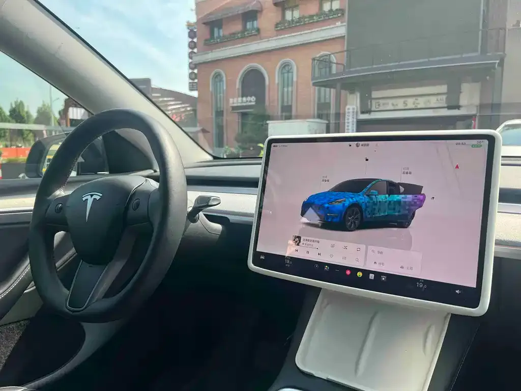Tesla Model Y — фото 3