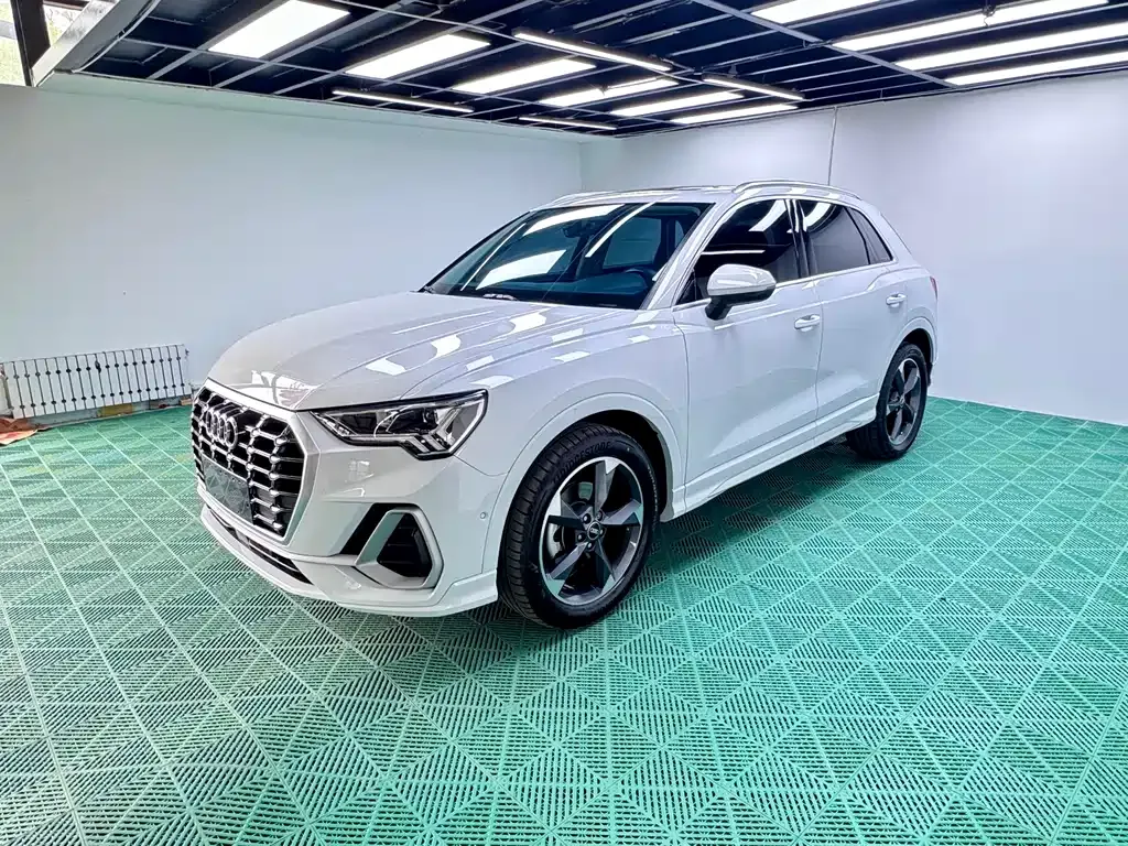 Audi Q3 — фото 1