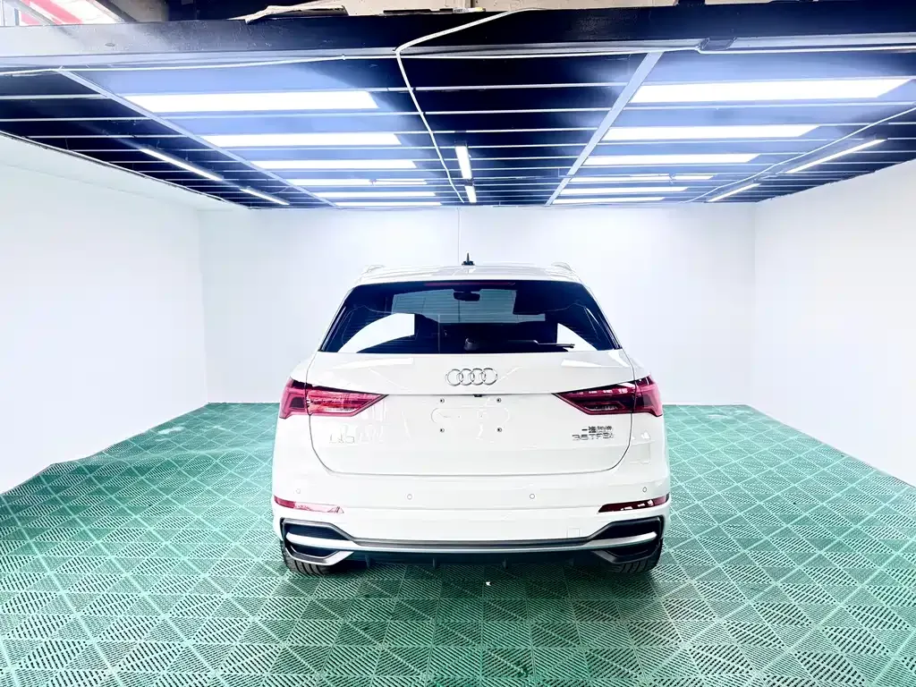 Audi Q3 — фото 10