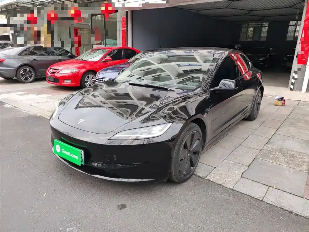 Tesla Model 3 — фото 1