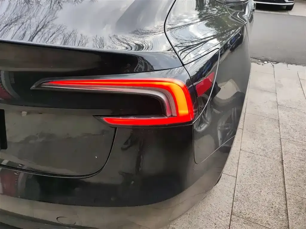 Tesla Model 3 — фото 7