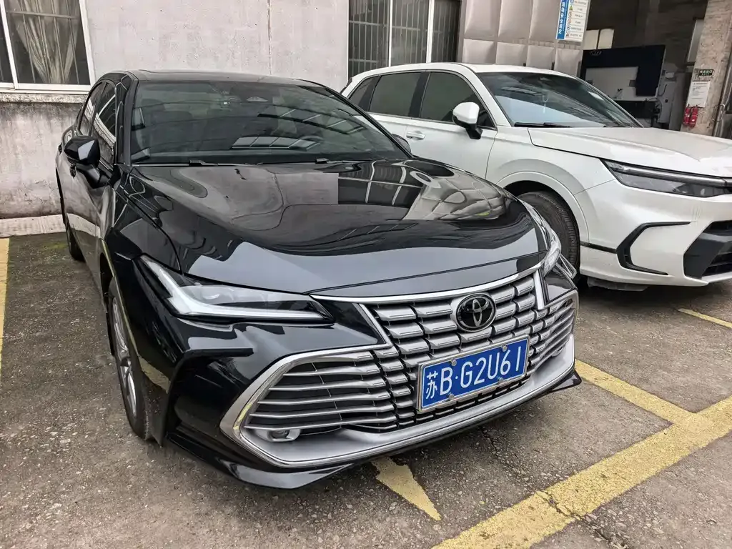 Toyota Avalon — фото 1