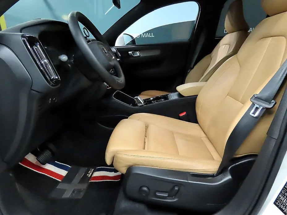 Volvo XC40 — фото 10