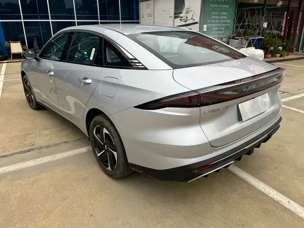 Geely Galaxy L6 — фото 4