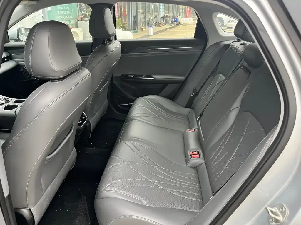 Geely Galaxy L6 — фото 10