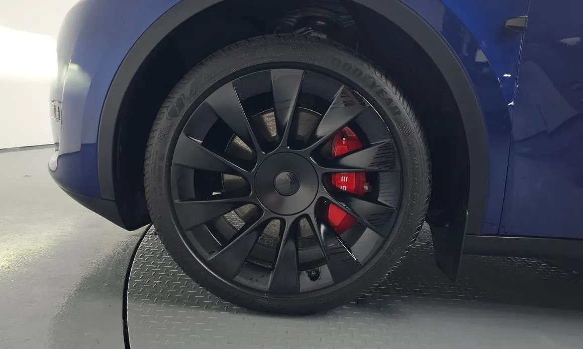 Tesla Model Y — фото 2