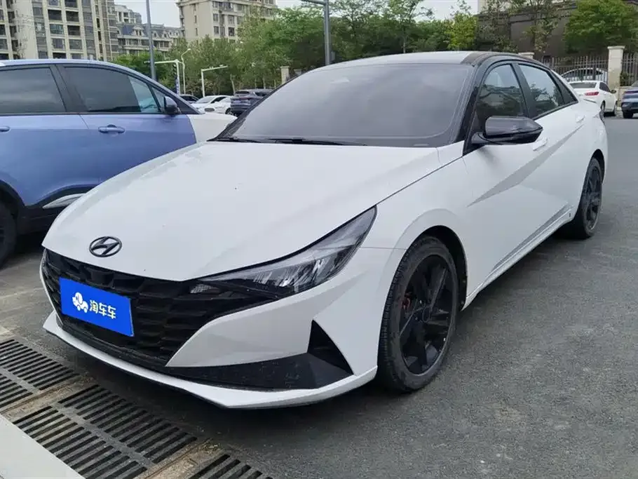 Hyundai Elantra — фото 1