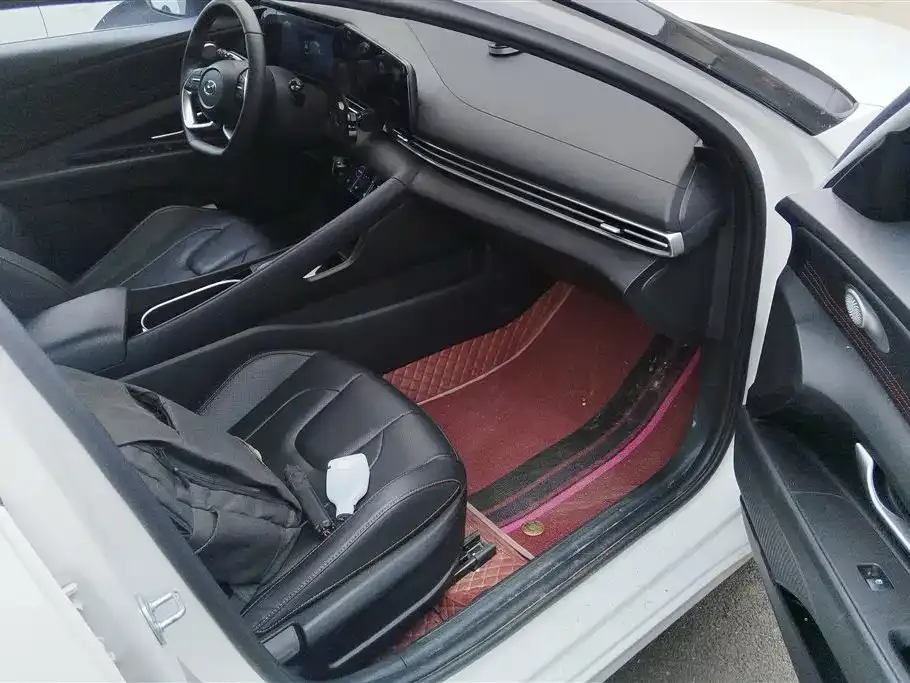 Hyundai Elantra — фото 3