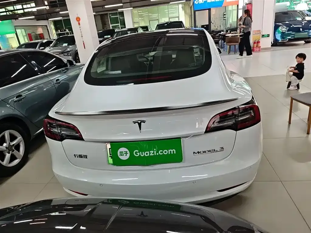 Tesla Model 3 — фото 8