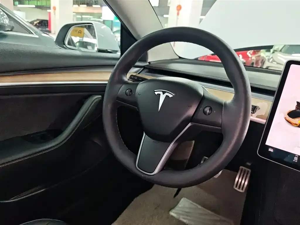 Tesla Model 3 — фото 6