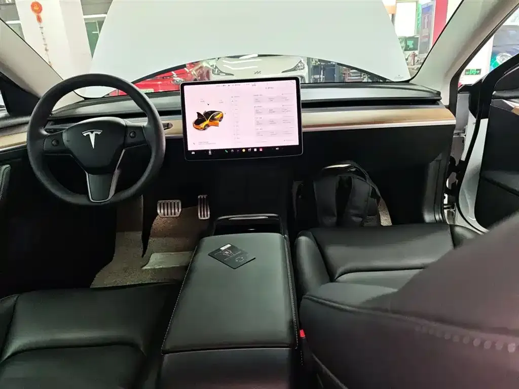 Tesla Model 3 — фото 10
